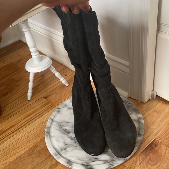 Suede under knee black boots - Picture 5 of 16